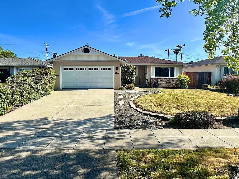 6610 Canterbury Ct — Photo 1