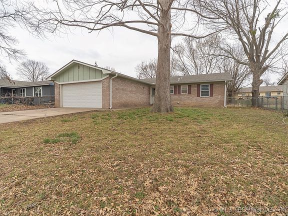 2nd image of 1010 S Choctaw Pl #1