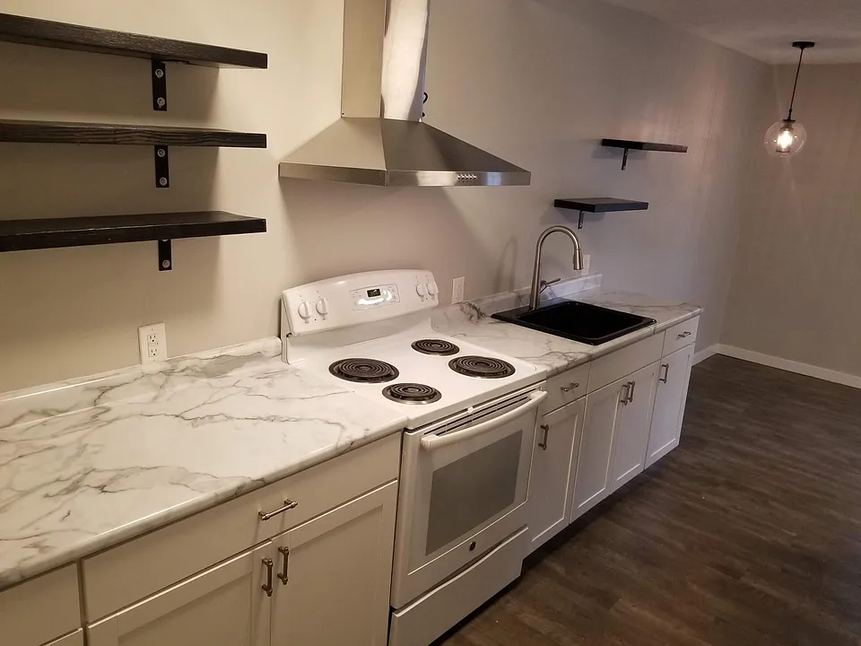 302 National Ave NW #2