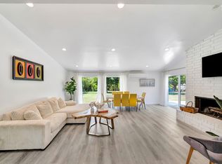 19829 Wells Dr, Woodland Hills, CA 91364