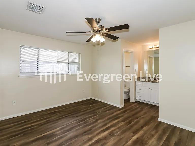 13439 Greenway Dr — Photo 8