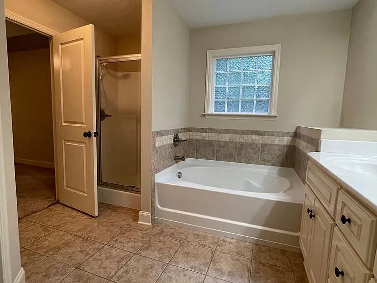 1028 Barrett Dr — Photo 13