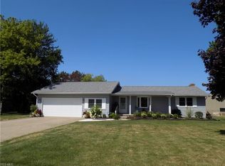 370 Helen Dr, Vermilion, OH 44089