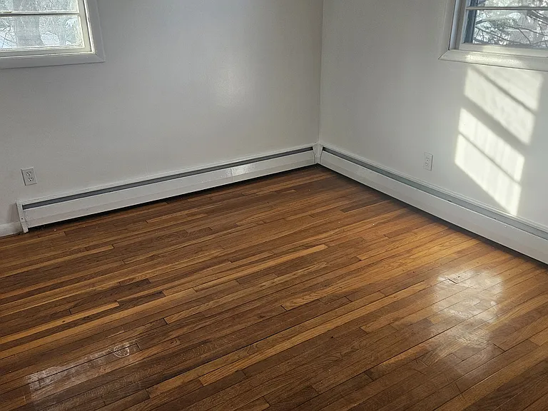 348 Leslie Dr — Photo 11