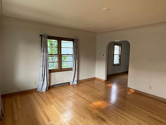 2nd image of 212 24th St S #212