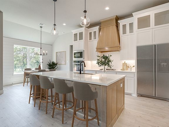 7th image of this home