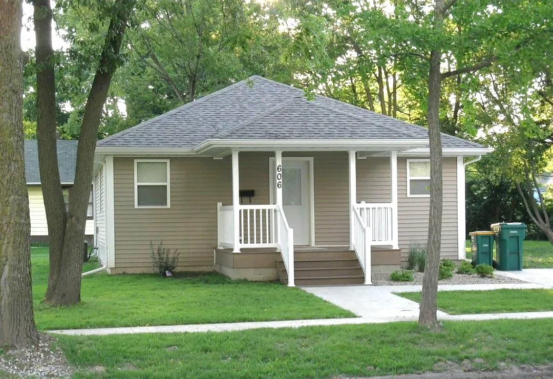2 bed, 840 sqft, $950 — Photo 1