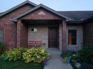 4 Fiddlestix Ct, Bloomington, IL 61705