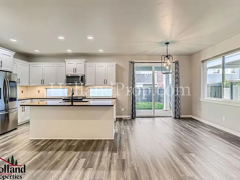 6503 SE Provence St — Photo 8