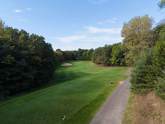 4th image of 74 Pebblebeach Dr