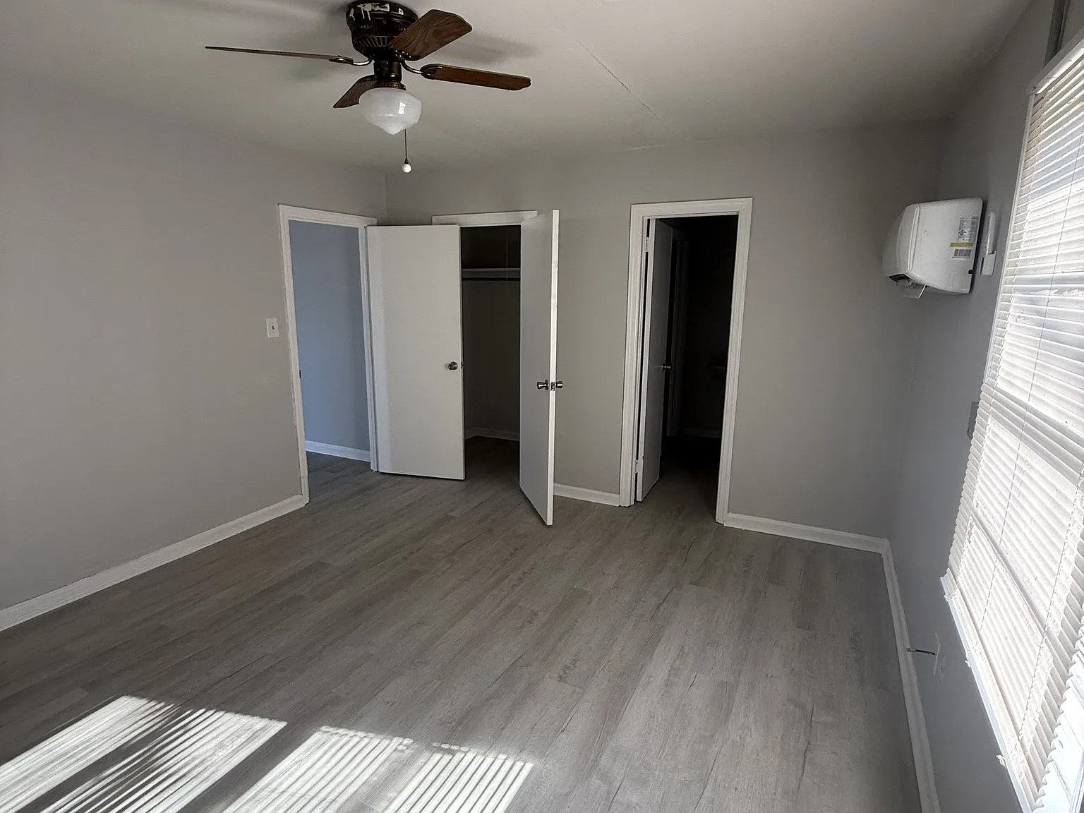 601 Young Avenue - D — Photo 4