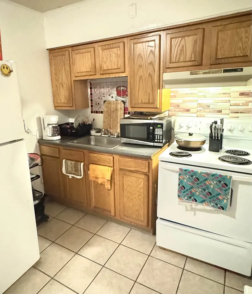 2 bed, 800 sqft, $1,225 — Photo 2