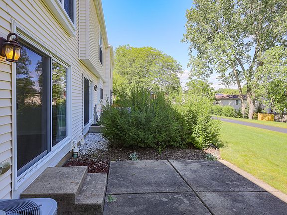 4th image of 37 Carey Ln