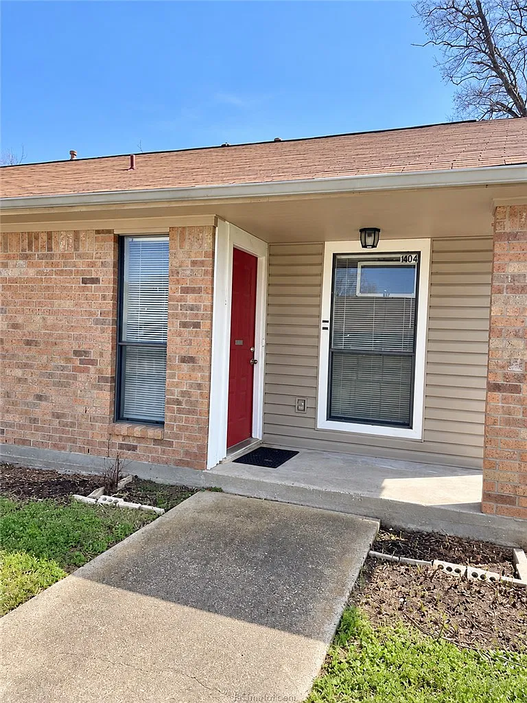 2 bed, 968 sqft, $1,050 — Photo 2