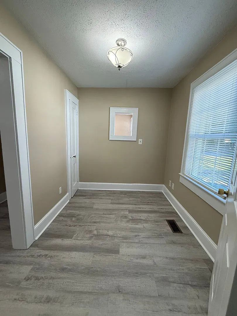 Downtown Commercial Space Available For Rent! — Photo 4