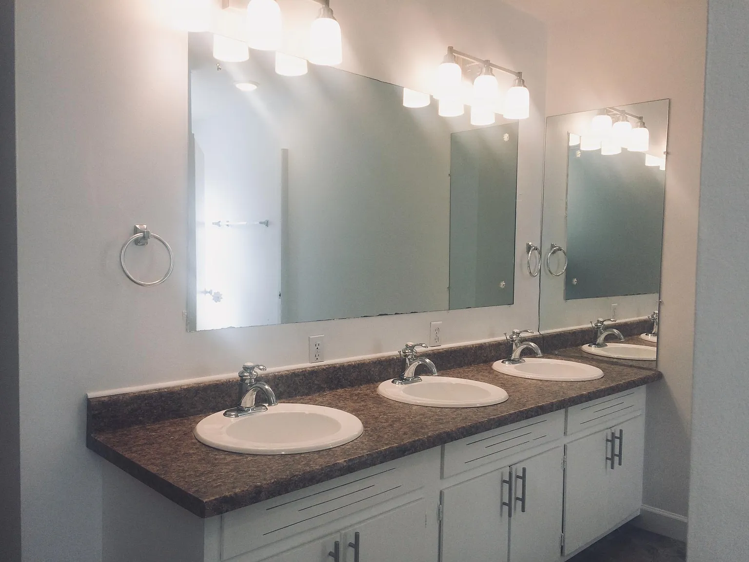 3 bed, 1200 sqft, $3,000 — Photo 3