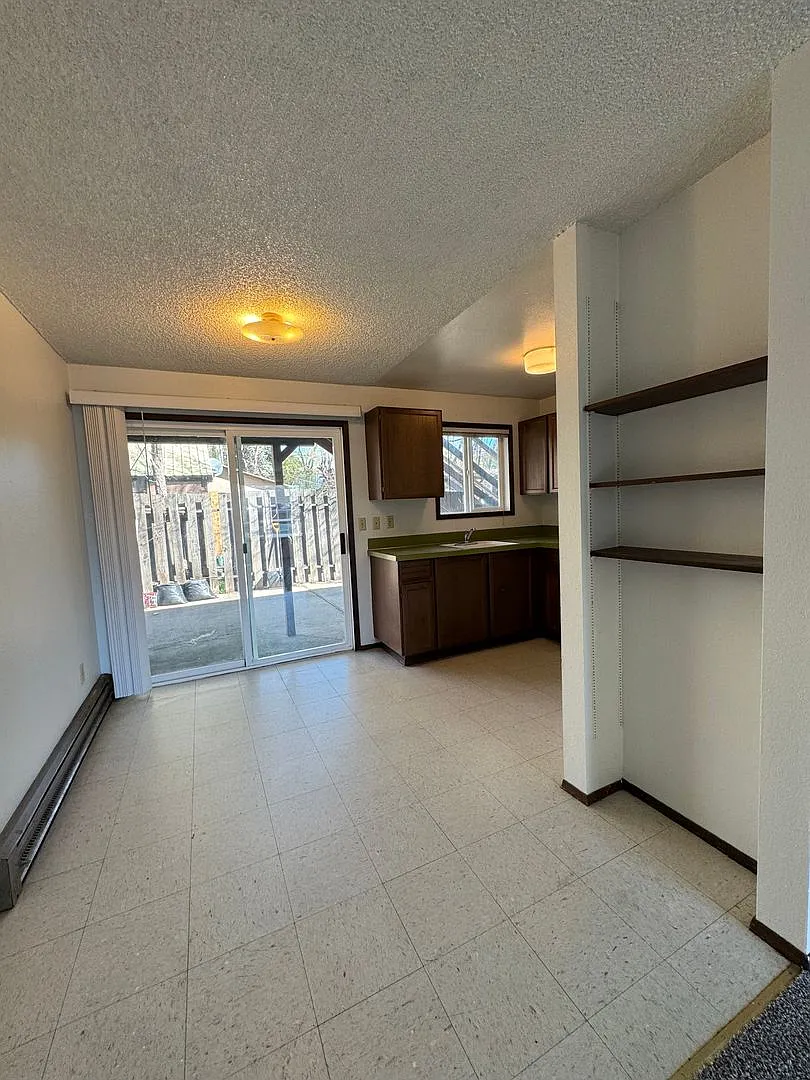 1204 N B St — Photo 4