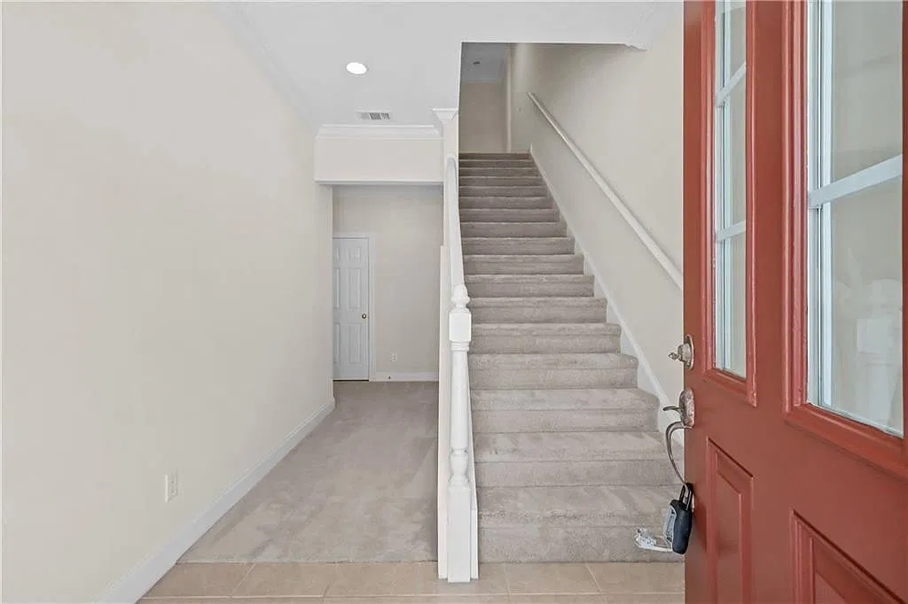 3 bed, 2300 sqft, $3,000 — Photo 4