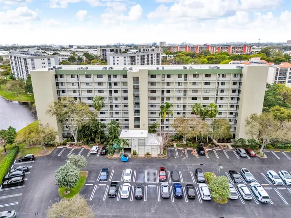 2232 N Cypress Bend Drive #303, Pompano Beach, FL 33069