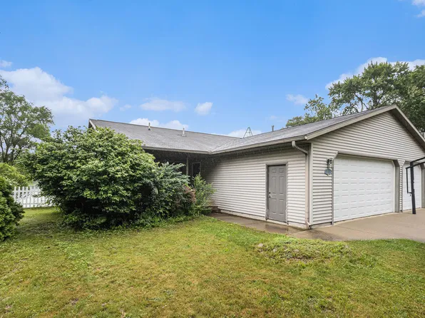 27418 Orchard Dr, Sturgis, MI 49091