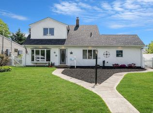 82 Morning Glory Rd, Levittown, NY 11756