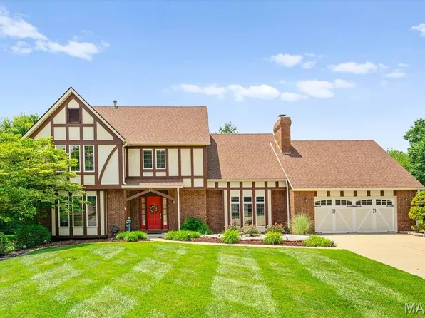 10 Cypress Point Dr, Collinsville, IL 62234