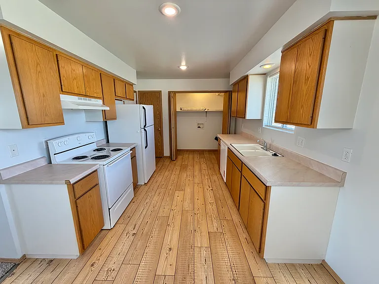 489 S Angus Ave #4 — Photo 2