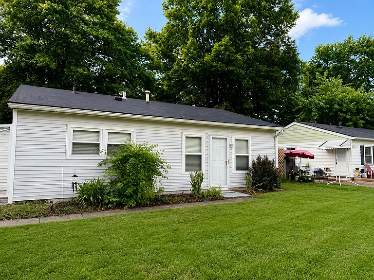 10010 Donau Ln — Photo 1
