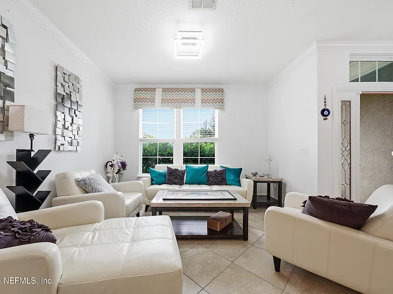 705 W Kings College Dr — Photo 8