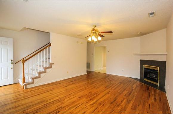 1st image of 125 Glenstone Ct #125