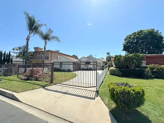14722 Addison St — Photo 2