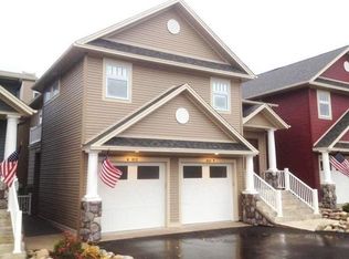 808 Lakeview Rdg, Petoskey, MI 49770