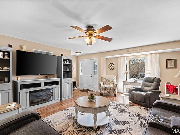 4th image of 677 Rustic Valley Dr