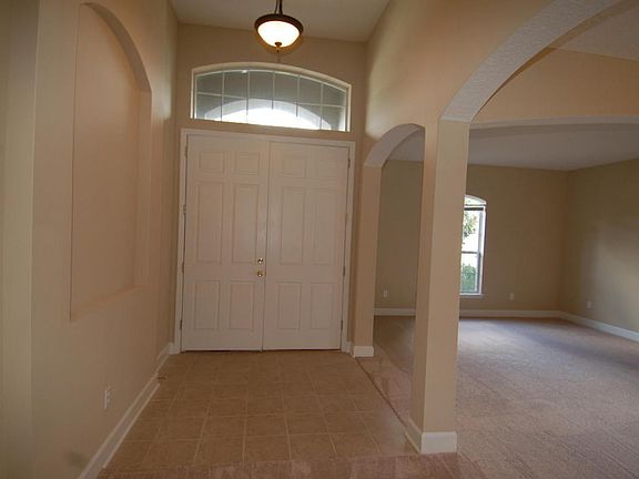 4 Foyer