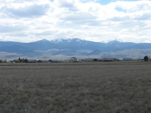 17 N Centurion Way, Whitehall, MT 59759