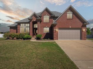 8409 Jack Pine Dr, Ypsilanti, MI 48197