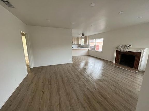 Living Room with fireplace