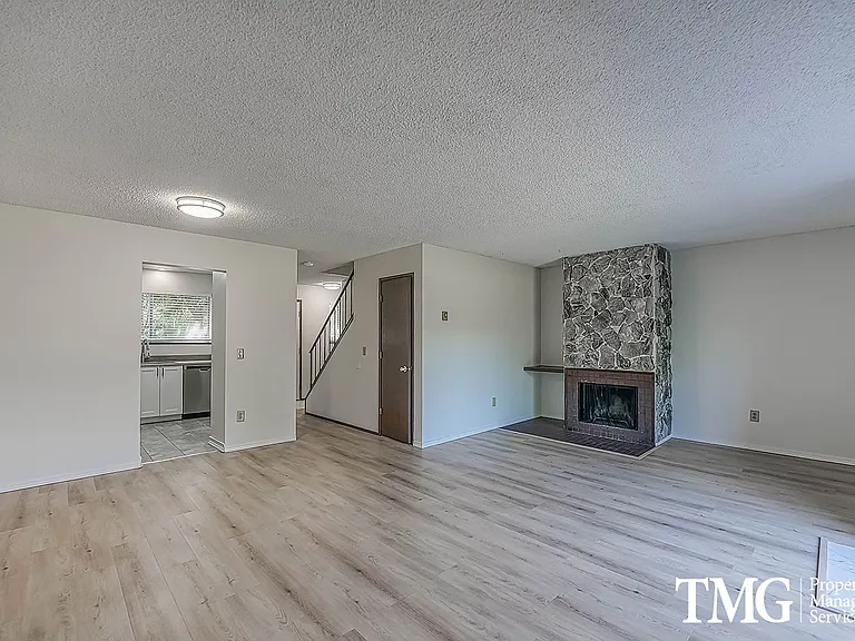 321 NE 105th St — Photo 8