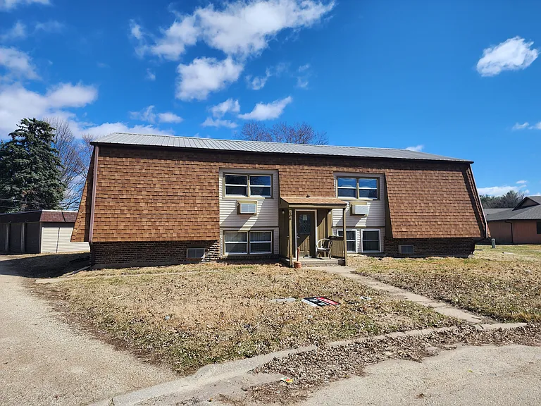 406 Circle Dr — Photo 1