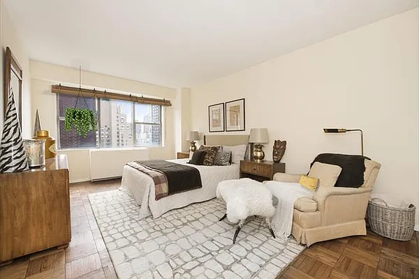 Sold by Maxwell Jacobs | media 6
