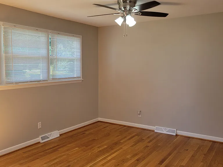 3128 Woodlawn Ave — Photo 5