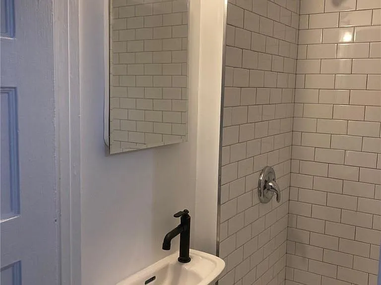 127 N Riverside Ave #LOWER LEVEL — Photo 4