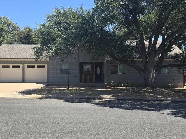 204 Crestwood Dr, Fredericksburg, TX 78624