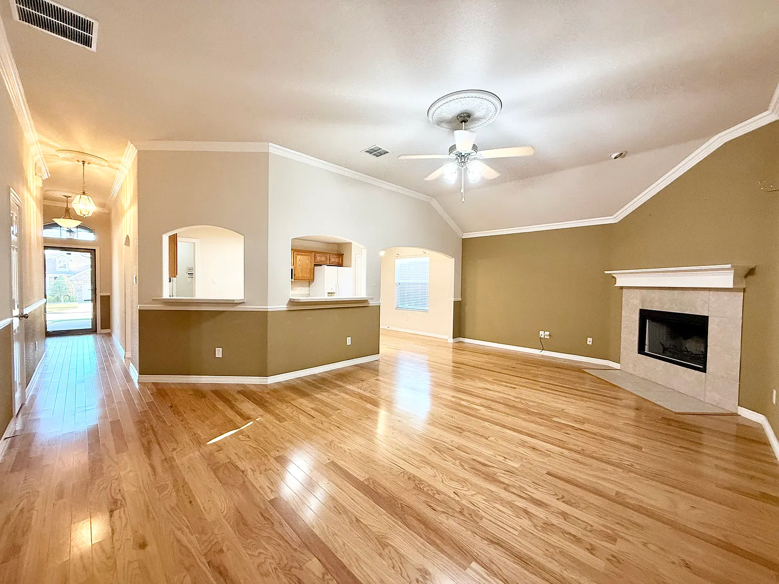 3 bed, 1554 sqft, $2,250 — Photo 3