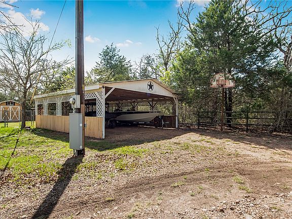 2nd image of 376 Loganberry Rd