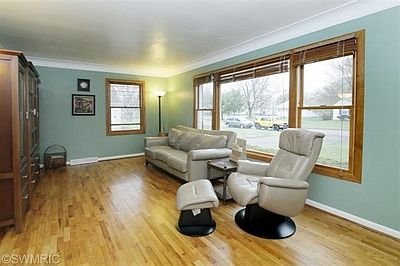 4th image of 8124 Kingston Dr