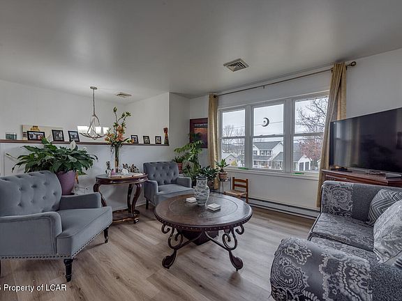 4th image of 42 Laflin Rd