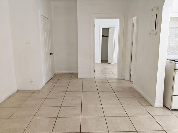 4th image of 744 Jefferson Ave APT 8