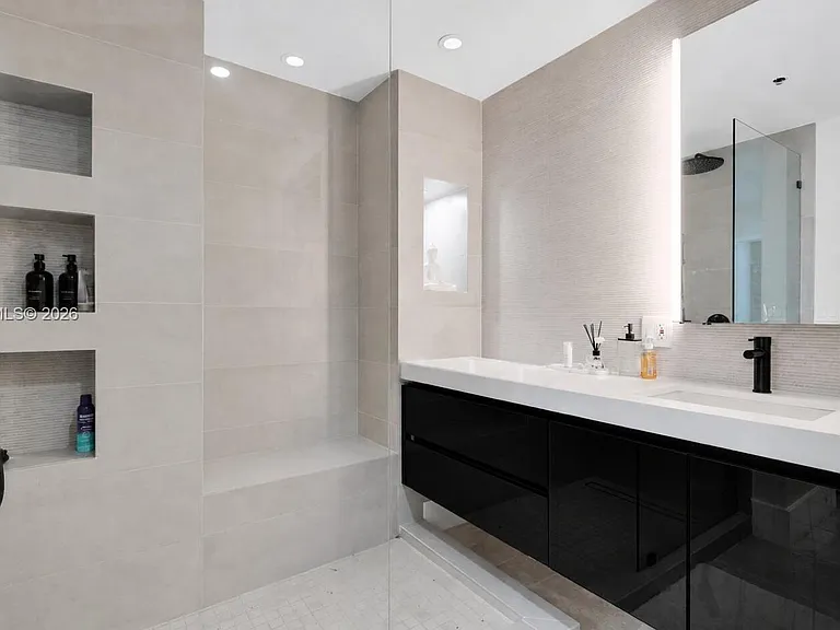 6917 Collins Ave #L-107 — Photo 18