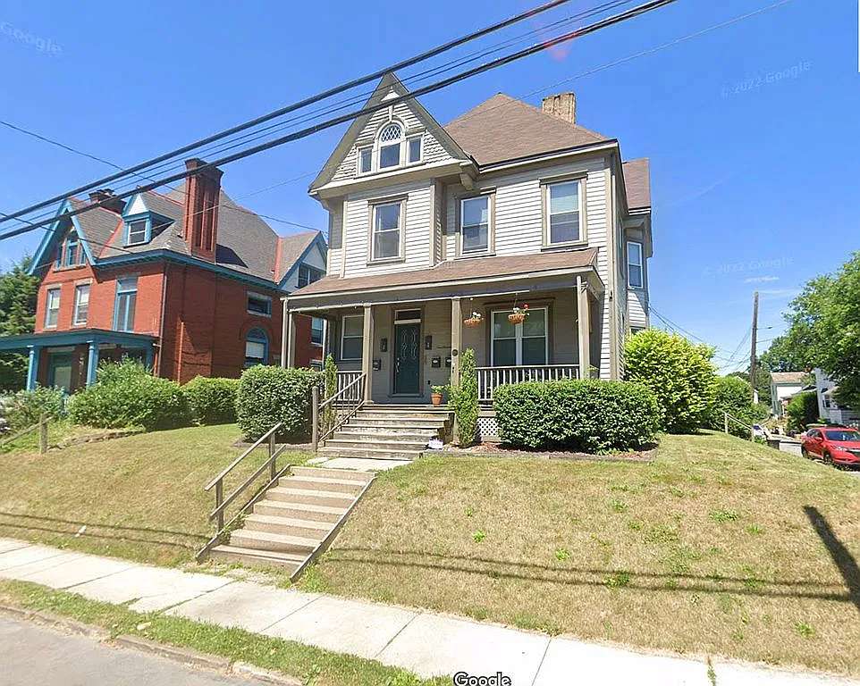 120 Sheridan Ave photo 1